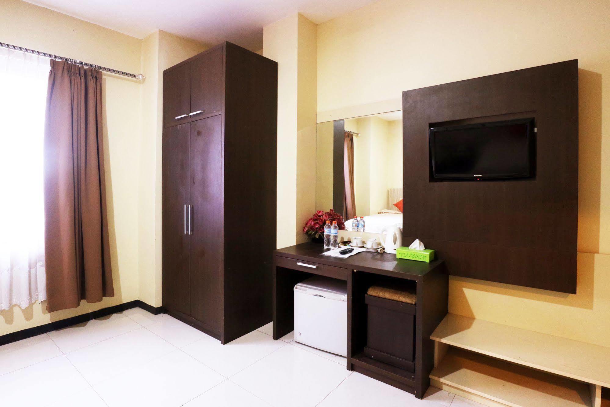 Agraha Andalas Hotel Makasar Zewnętrze zdjęcie