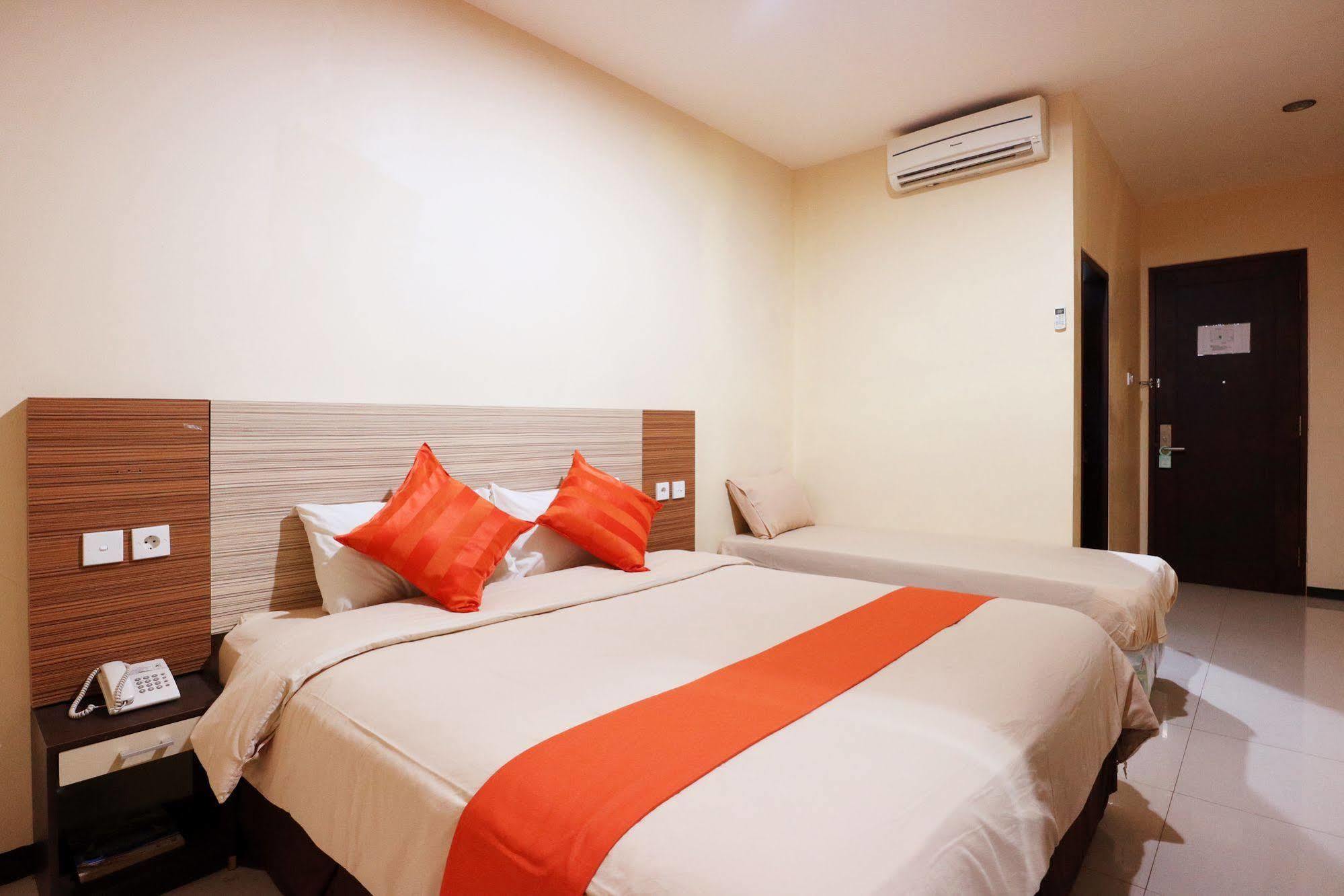 Agraha Andalas Hotel Makasar Zewnętrze zdjęcie