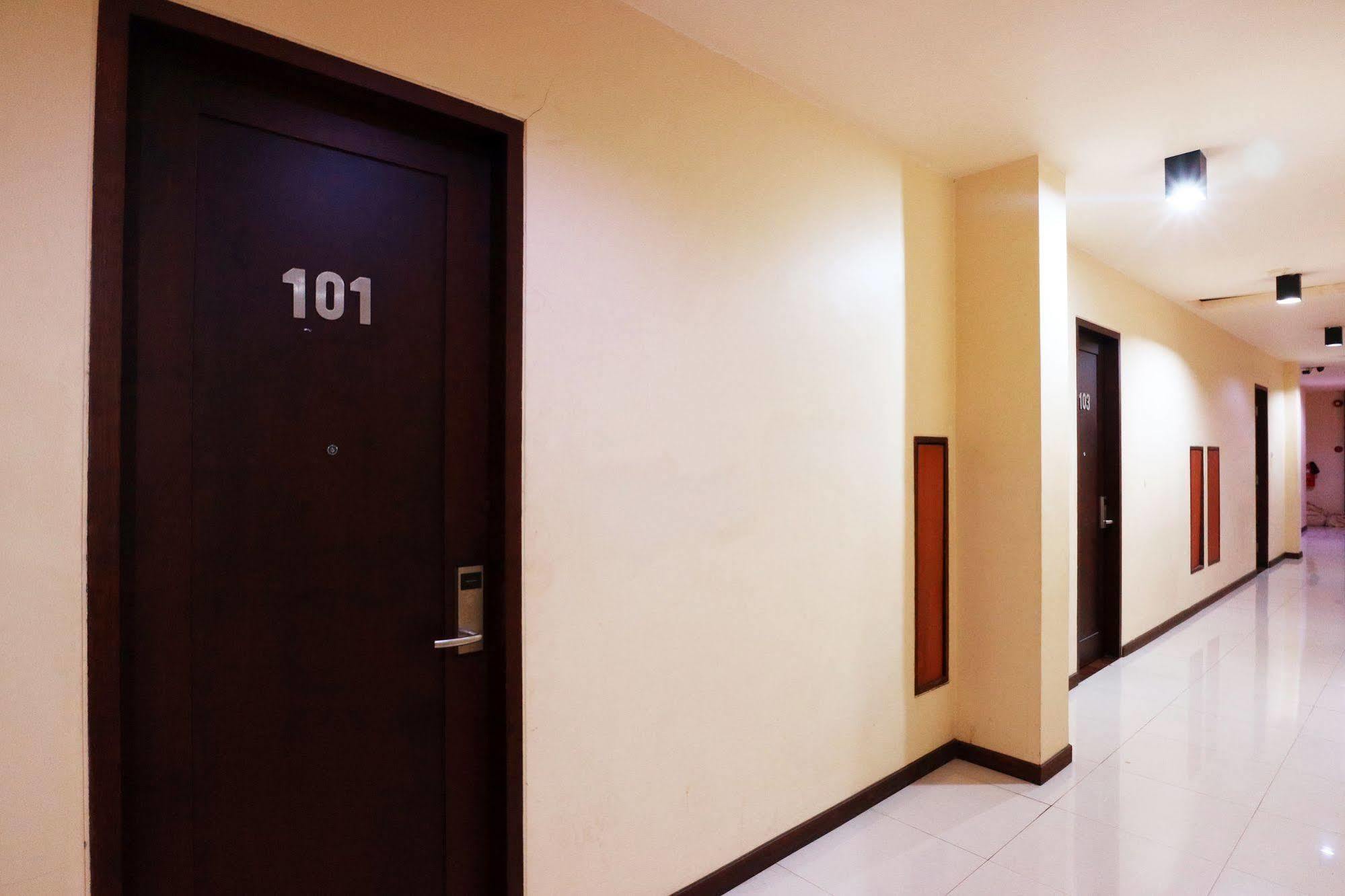 Agraha Andalas Hotel Makasar Zewnętrze zdjęcie